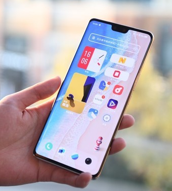 新机发布:OPPO Reno8 Pro鸢尾紫满足你的夏日幻想